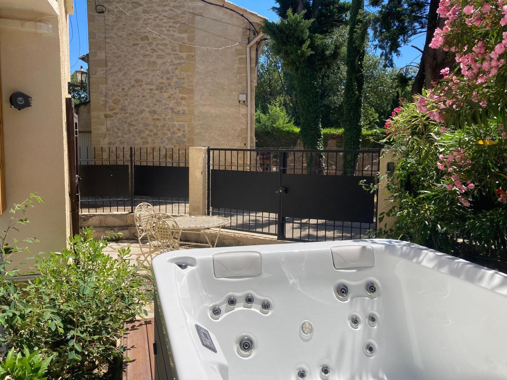 Le Studio D Aurelie Avec Spa Ete En Pleine Campagne Et Proche De Toute Commodite Roquemaure  Exterior foto