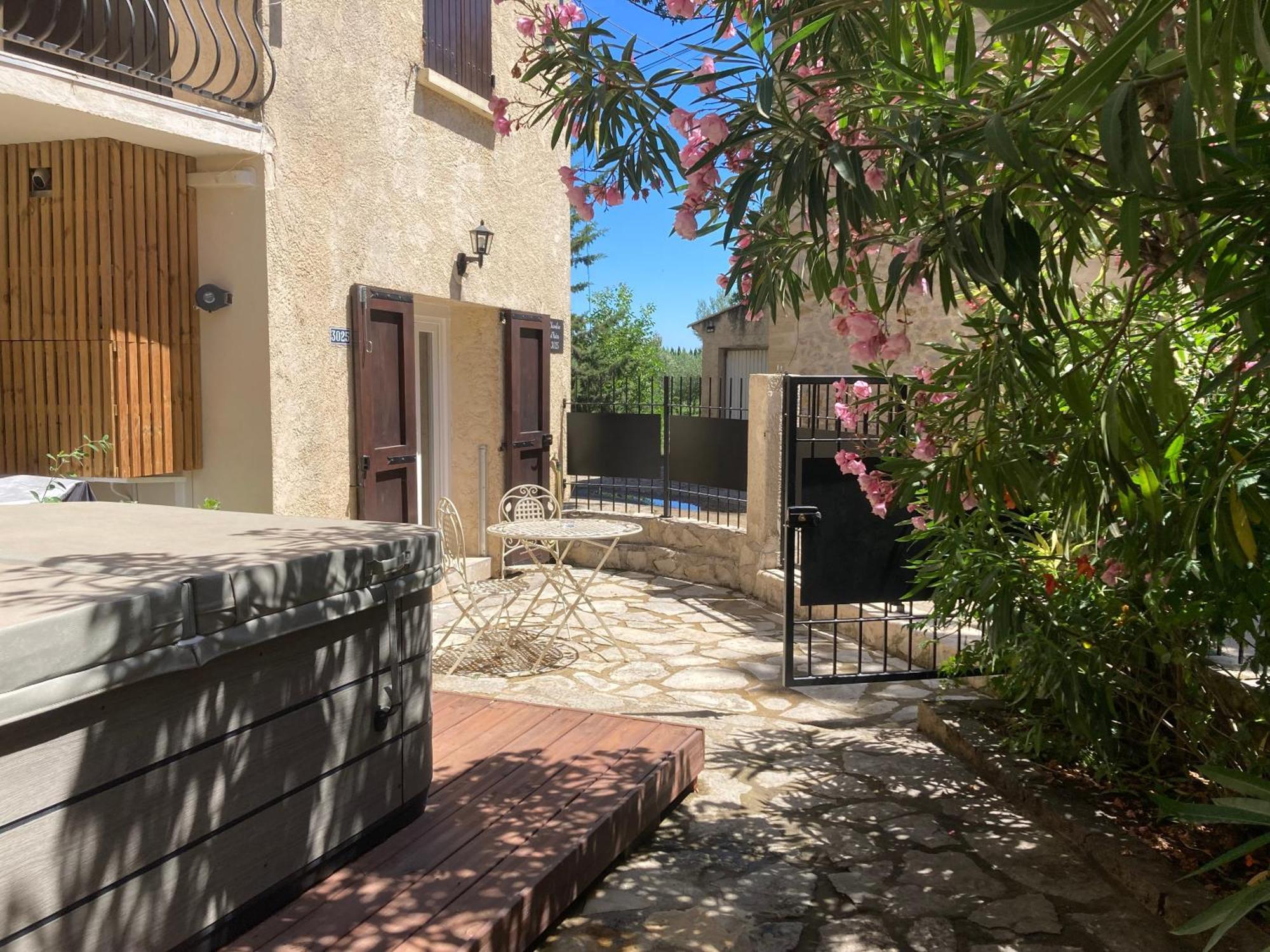 Le Studio D Aurelie Avec Spa Ete En Pleine Campagne Et Proche De Toute Commodite Roquemaure  Exterior foto